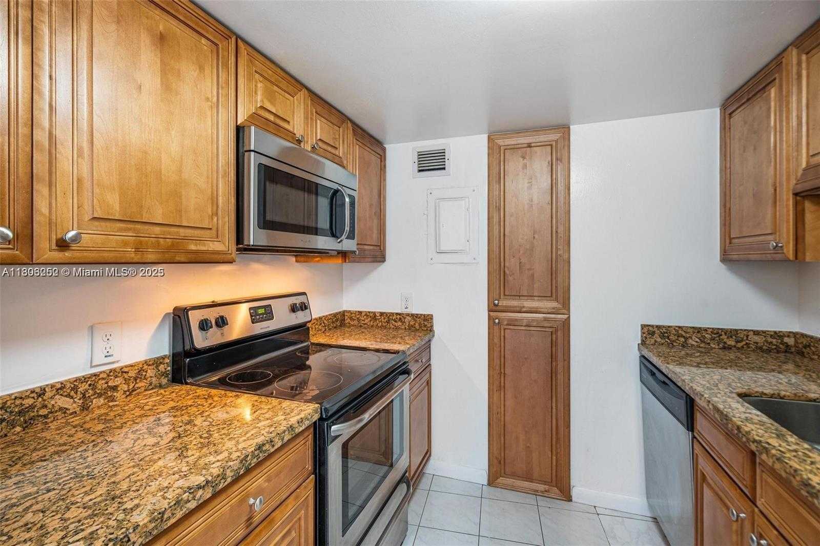 Small Image of 900 BAY DR #211, Miami Beach Number 10