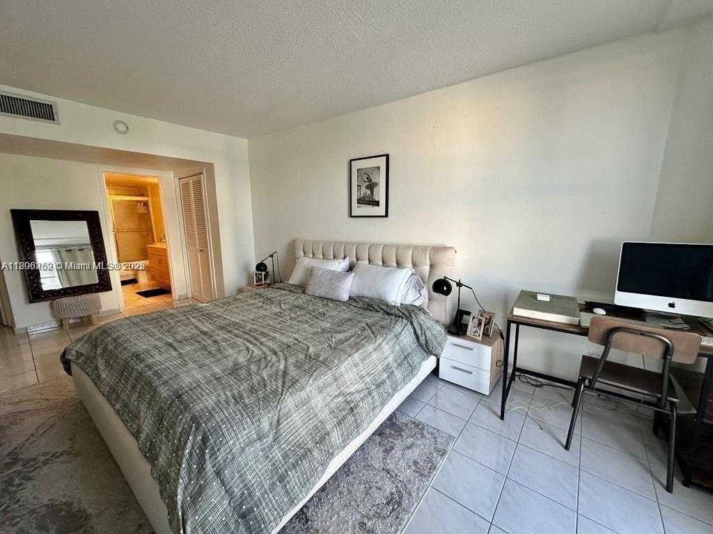 Small Image of 900 BAY DR #211, Miami Beach Number 13