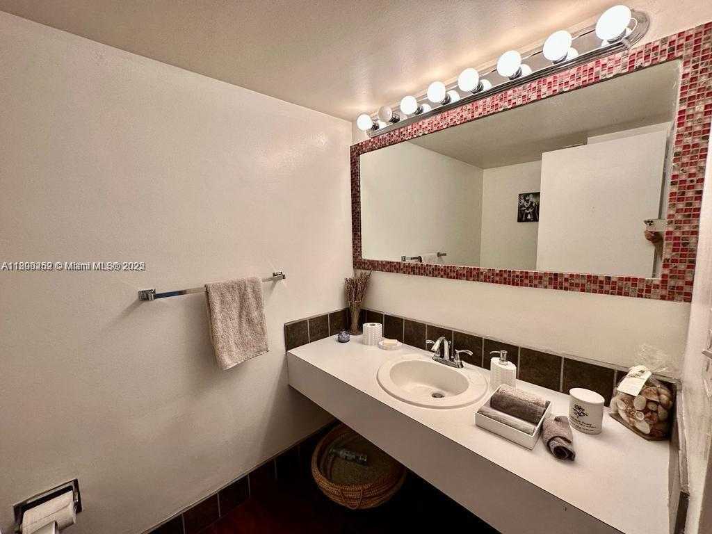 Small Image of 900 BAY DR #211, Miami Beach Number 15