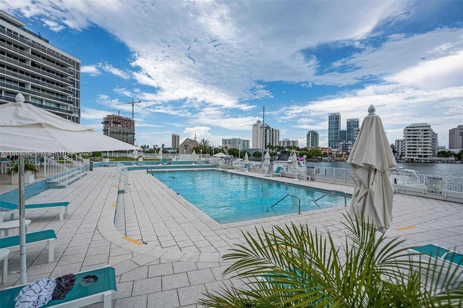 Small Image of 900 BAY DR #211, Miami Beach Number 3