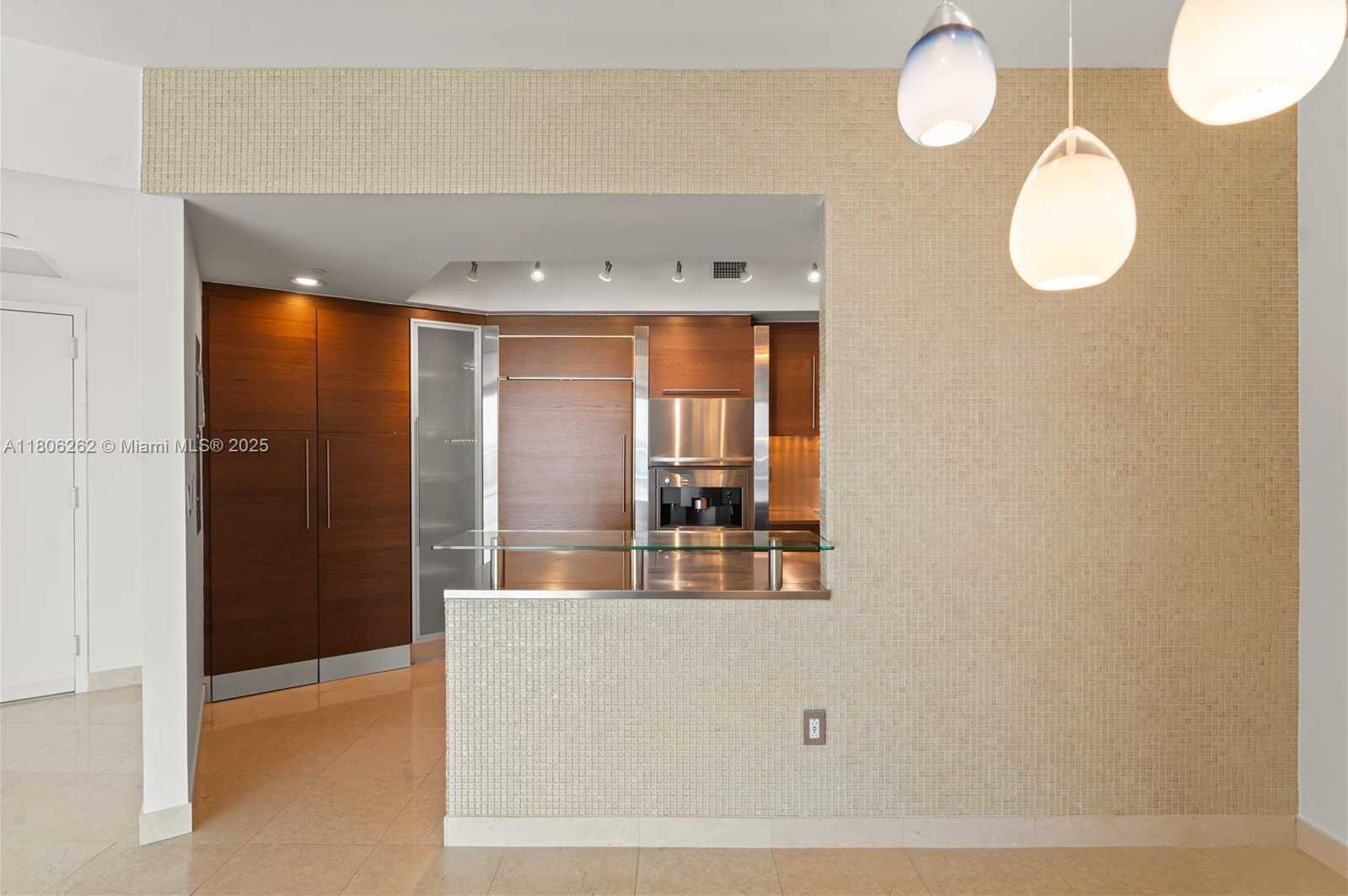 Small Image of 450 Alton Rd, Miami Beach, FL 33139, USA Number 10