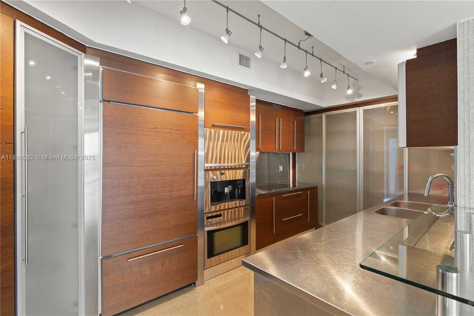 Small Image of 450 Alton Rd, Miami Beach, FL 33139, USA Number 11