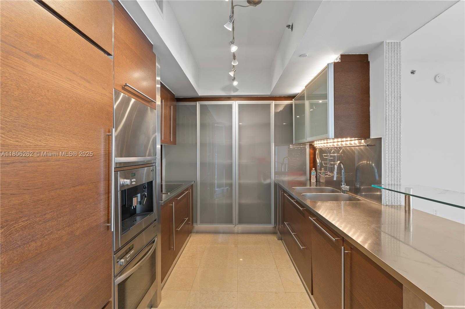 Small Image of 450 Alton Rd, Miami Beach, FL 33139, USA Number 12