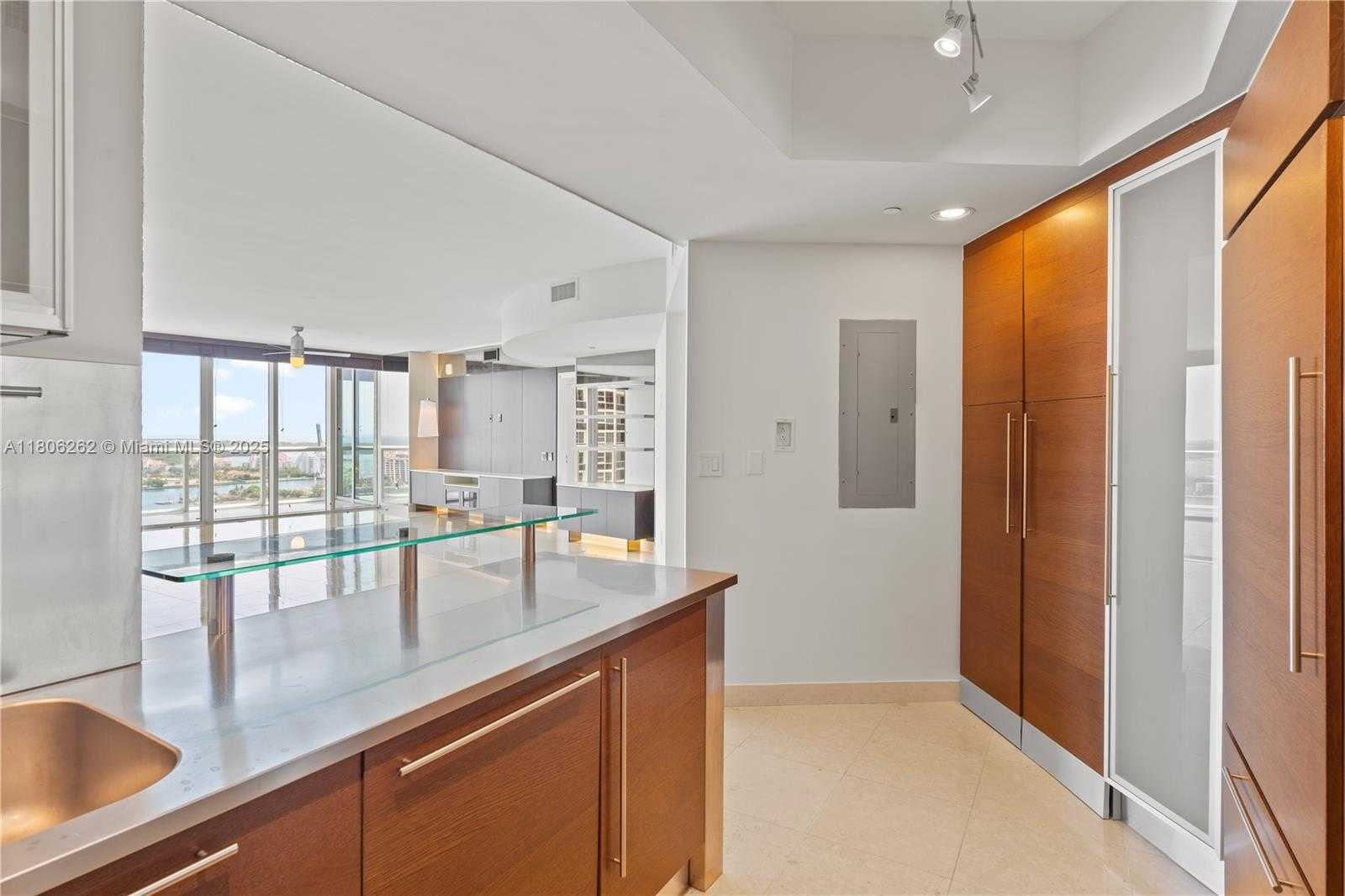 Small Image of 450 Alton Rd, Miami Beach, FL 33139, USA Number 13