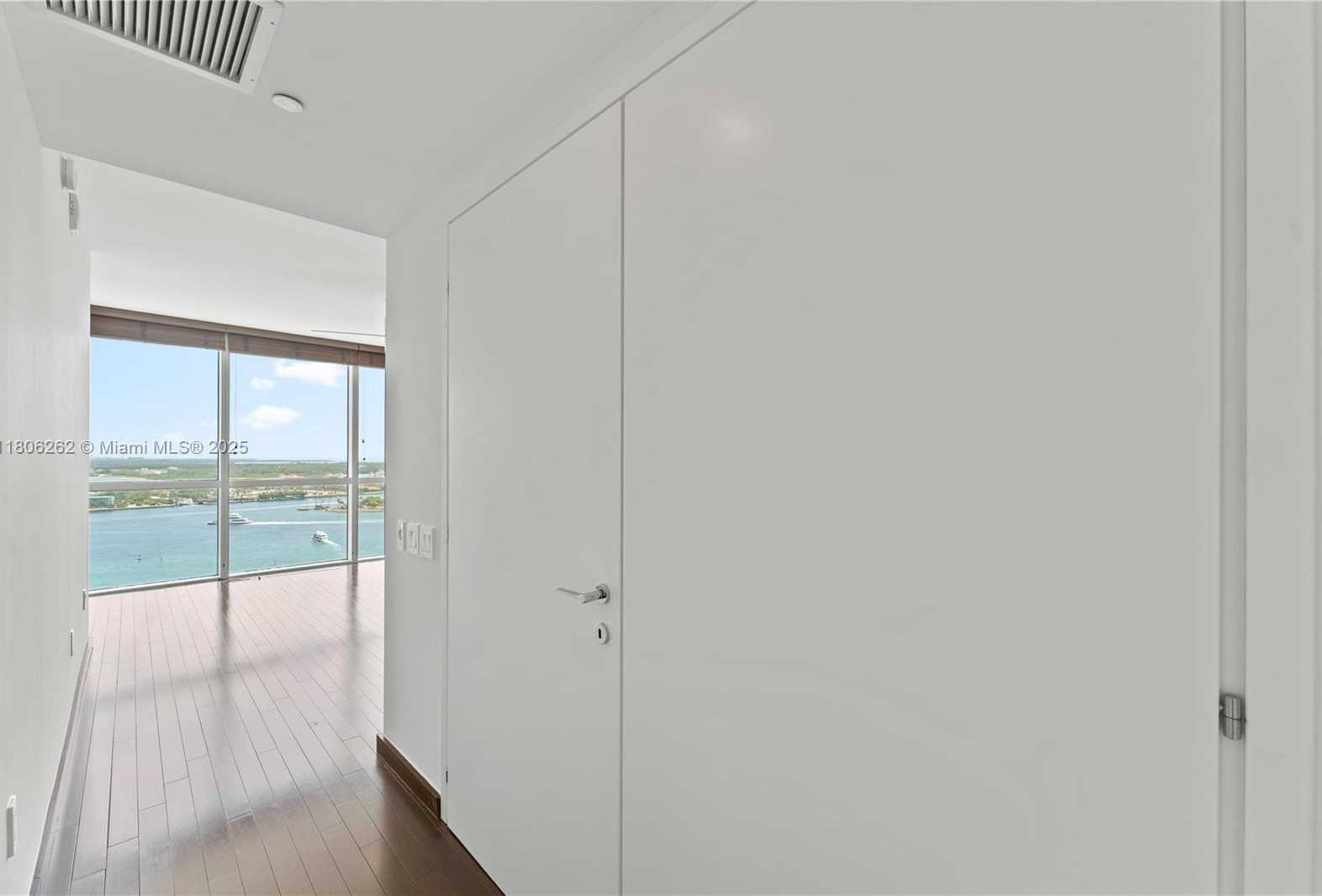 Small Image of 450 Alton Rd, Miami Beach, FL 33139, USA Number 20