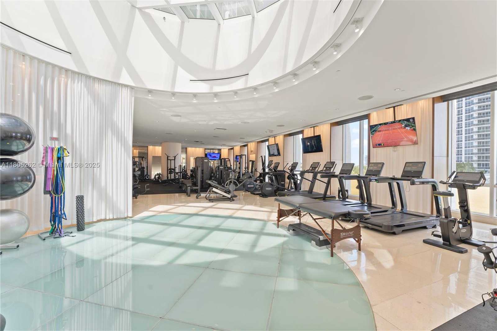 Small Image of 450 Alton Rd, Miami Beach, FL 33139, USA Number 38