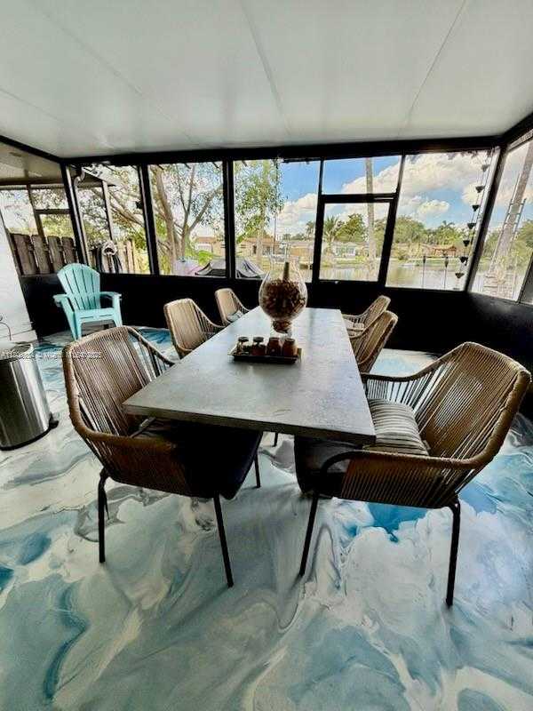Small Image of 8992 Palm Tree Ln, Pembroke Pines, FL 33024, USA Number 10
