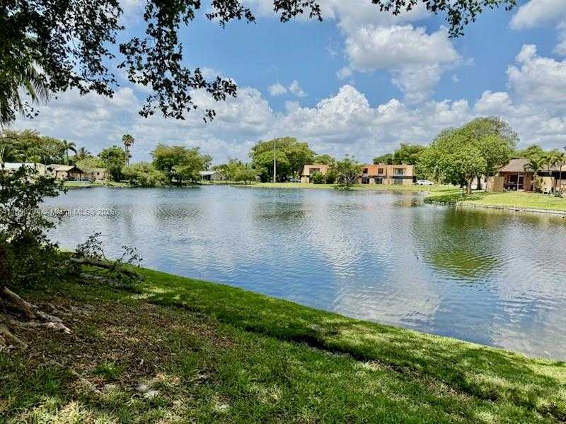 Small Image of 8992 Palm Tree Ln, Pembroke Pines, FL 33024, USA Number 14