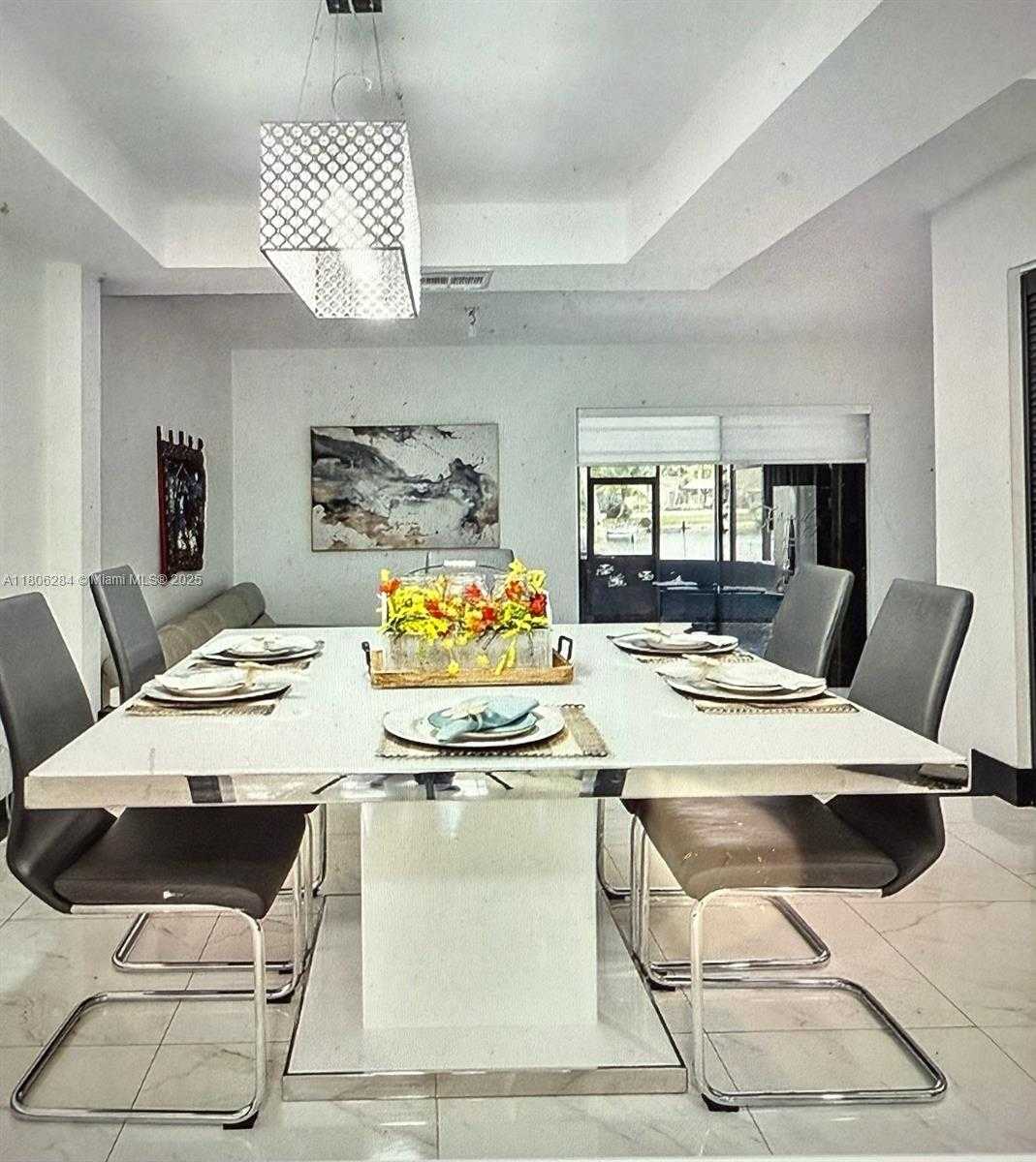 Small Image of 8992 Palm Tree Ln, Pembroke Pines, FL 33024, USA Number 3