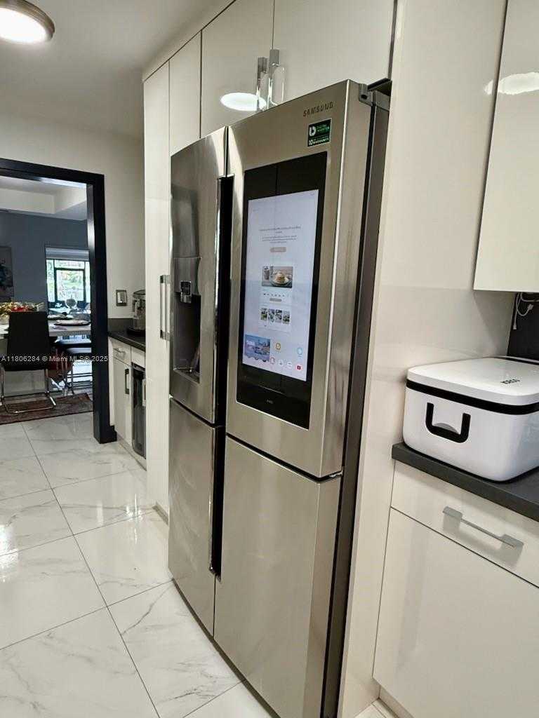 Small Image of 8992 Palm Tree Ln, Pembroke Pines, FL 33024, USA Number 4