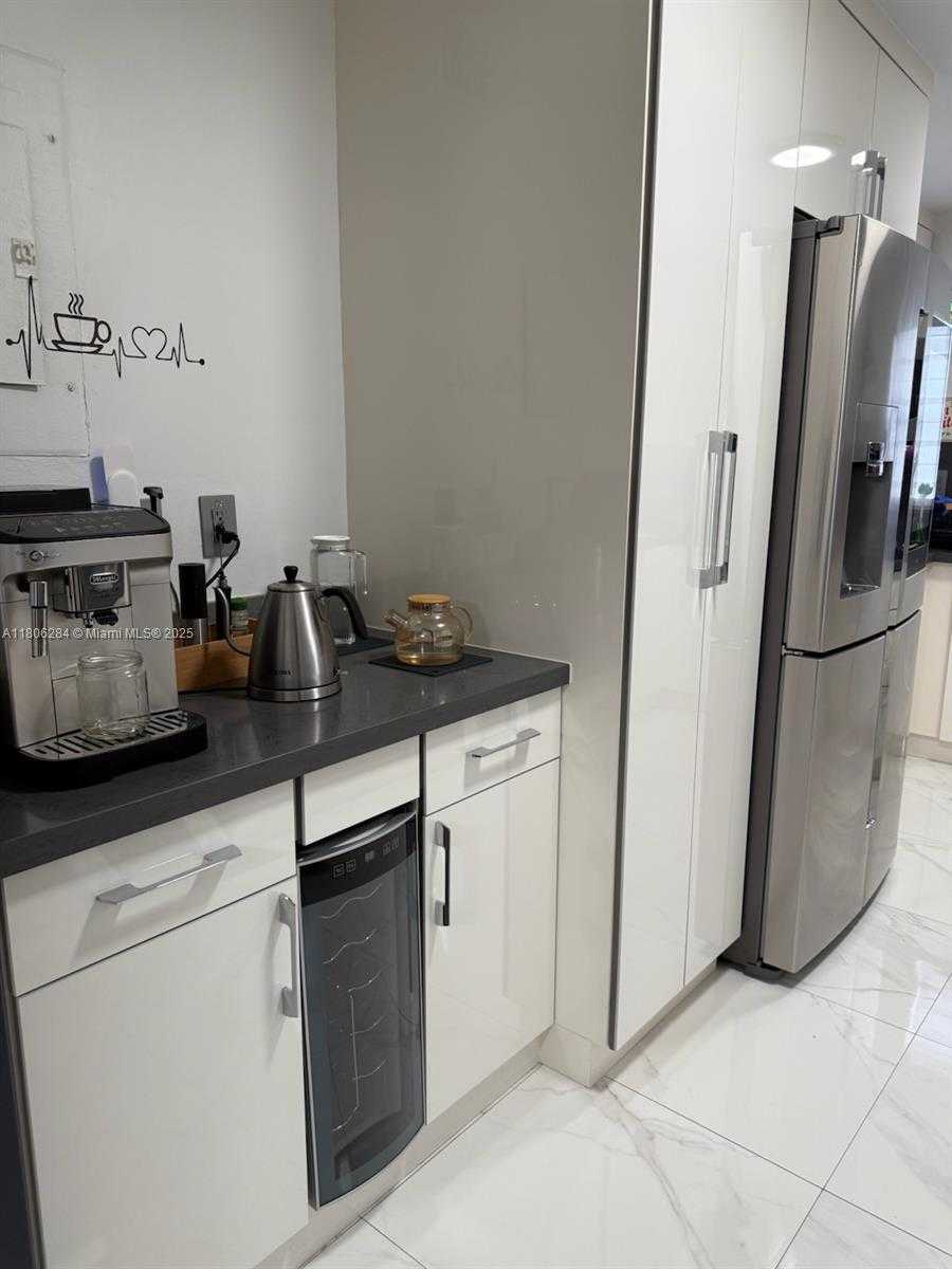 Small Image of 8992 Palm Tree Ln, Pembroke Pines, FL 33024, USA Number 5