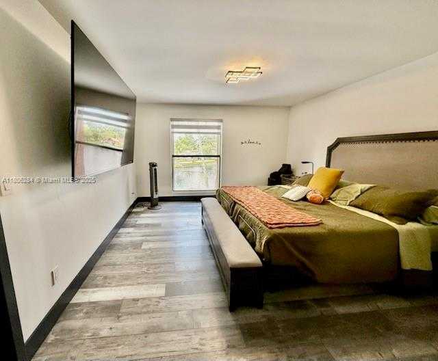 Small Image of 8992 Palm Tree Ln, Pembroke Pines, FL 33024, USA Number 7