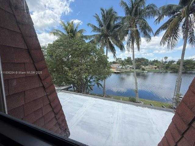 Small Image of 8992 Palm Tree Ln, Pembroke Pines, FL 33024, USA Number 8