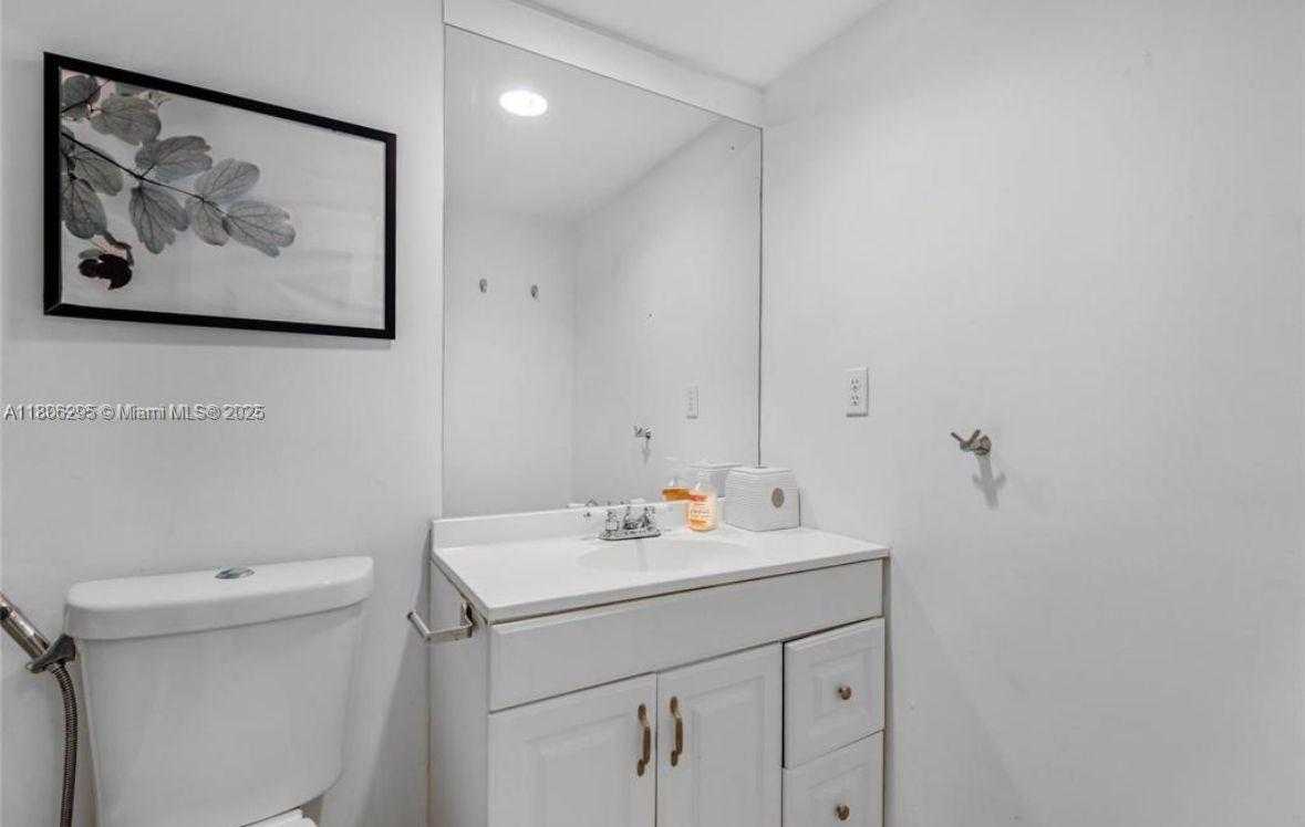 Small Image of 3901 SOUTH OCEAN DR #1B, Hollywood Number 28