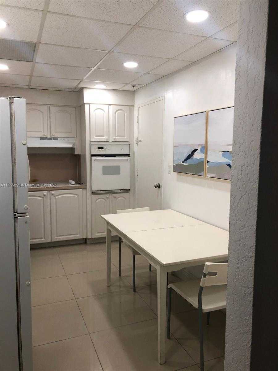 Small Image of 3901 SOUTH OCEAN DR #1B, Hollywood Number 6