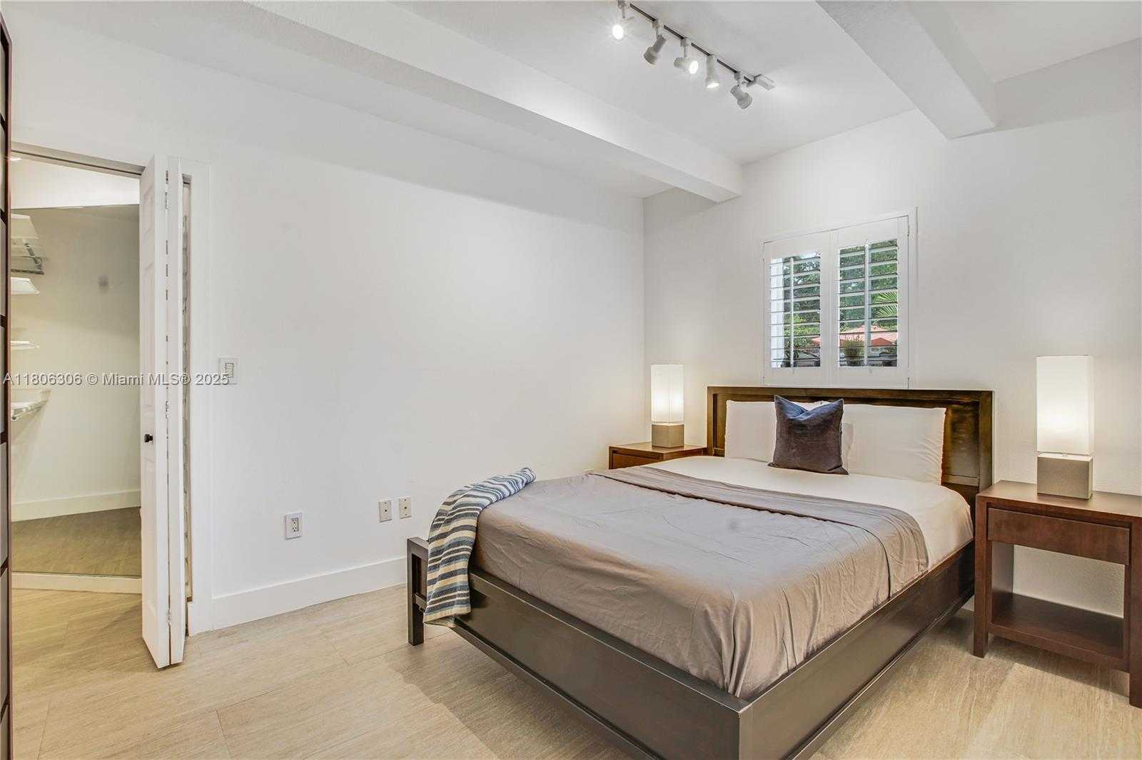 Small Image of 45 ANTILLA AVE #1G, Coral Gables Number 12