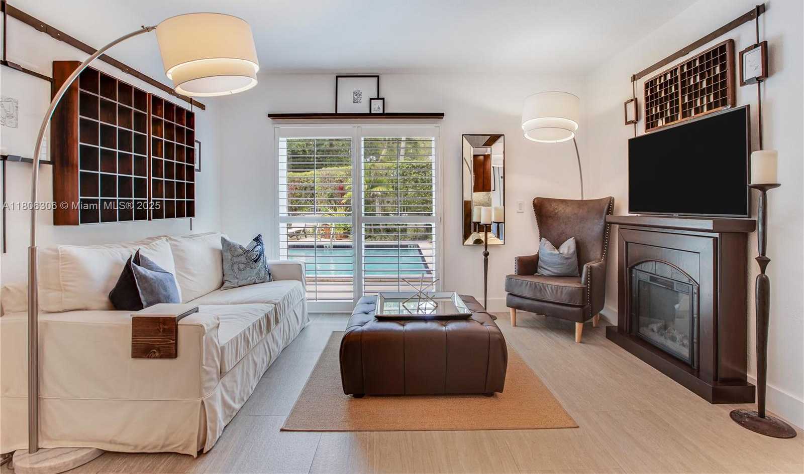 Small Image of 45 ANTILLA AVE #1G, Coral Gables Number 2
