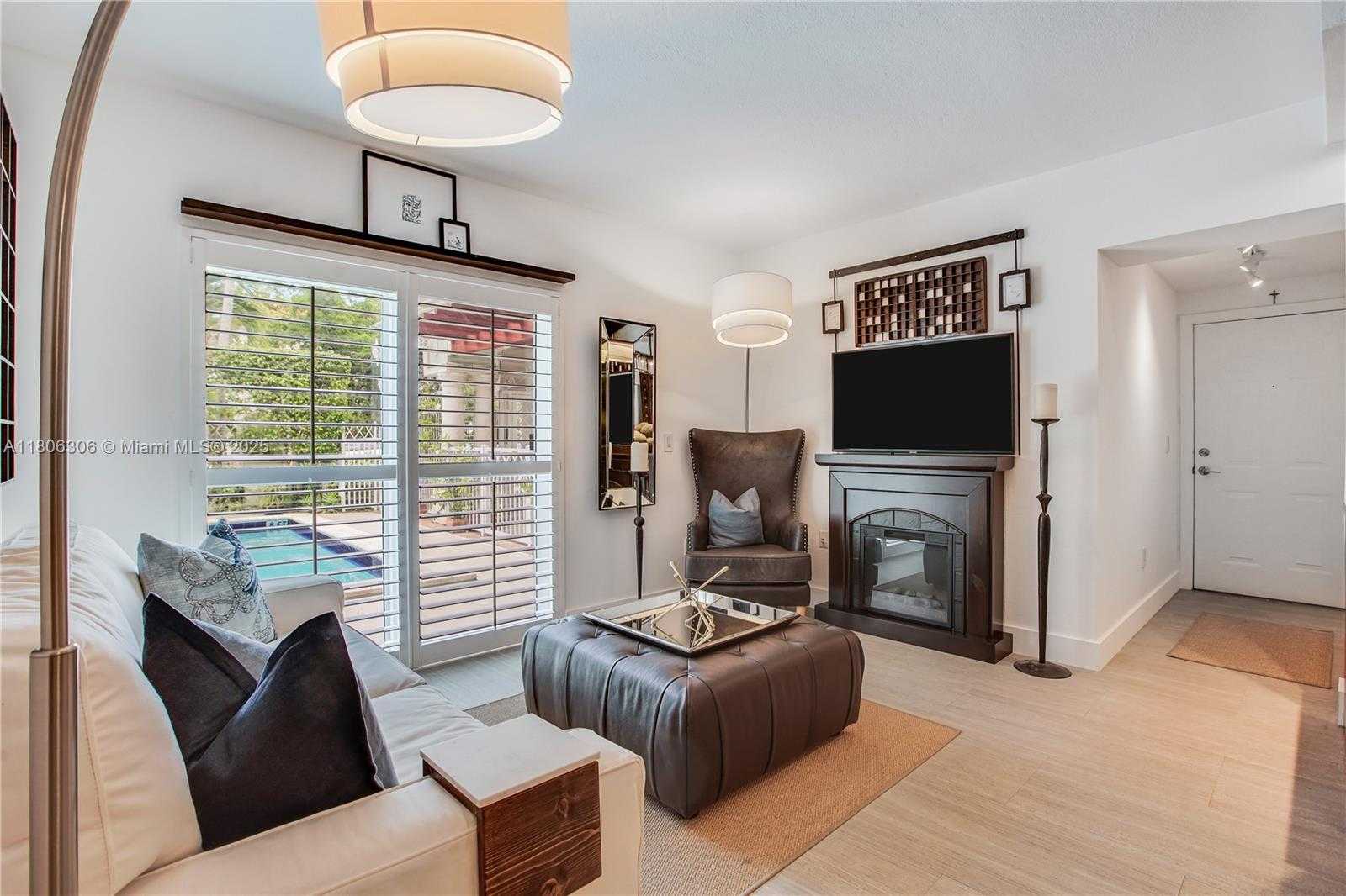 Small Image of 45 ANTILLA AVE #1G, Coral Gables Number 3