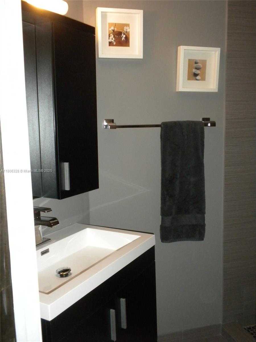 Small Image of 1242 DREXEL AVE #103, Miami Beach Number 16