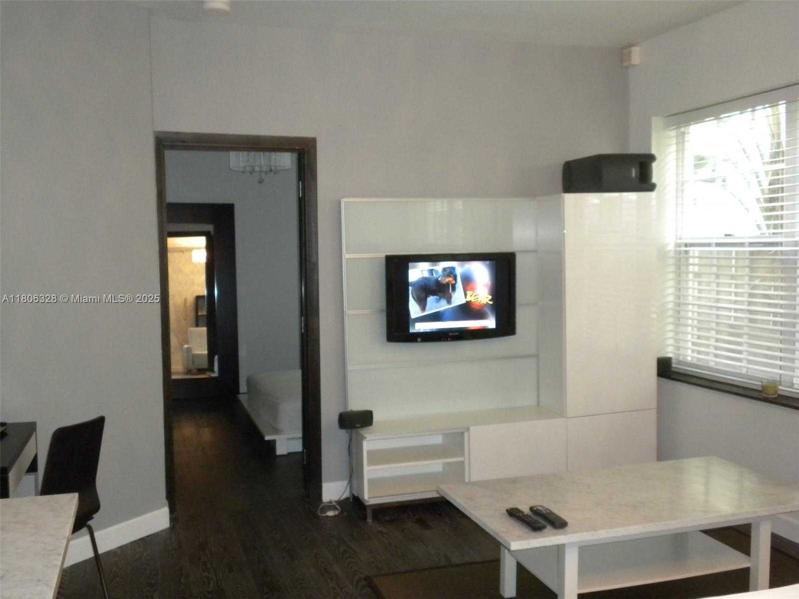 Small Image of 1242 DREXEL AVE #103, Miami Beach Number 4