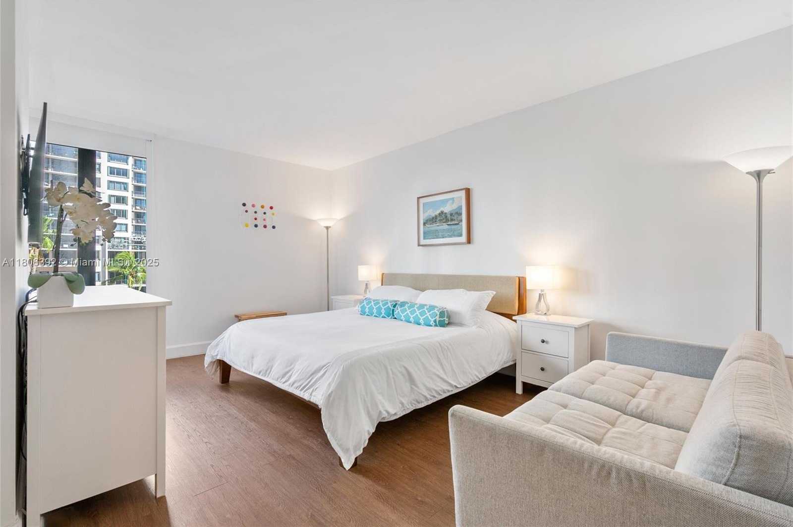 Small Image of 520 BRICKELL KEY DR #A604, Miami Number 2
