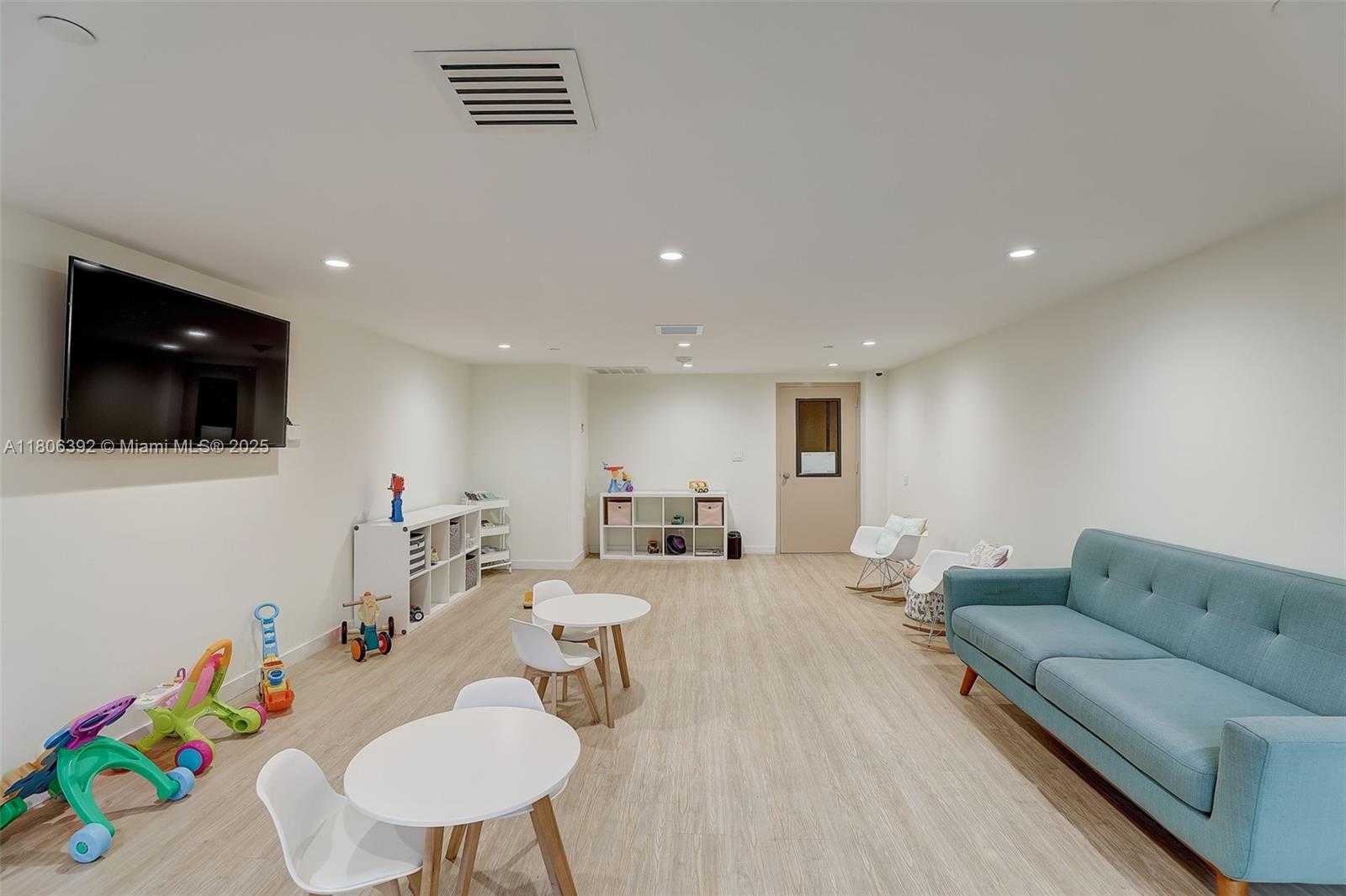 Small Image of 520 BRICKELL KEY DR #A604, Miami Number 25