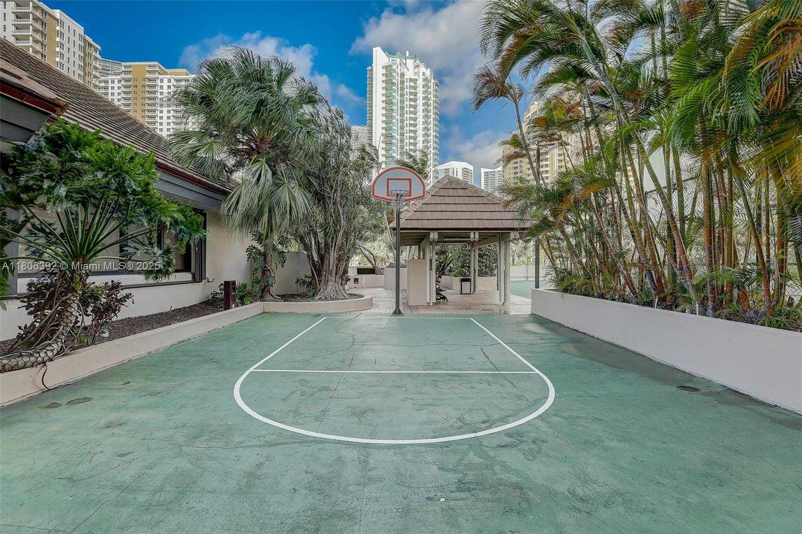 Small Image of 520 BRICKELL KEY DR #A604, Miami Number 26