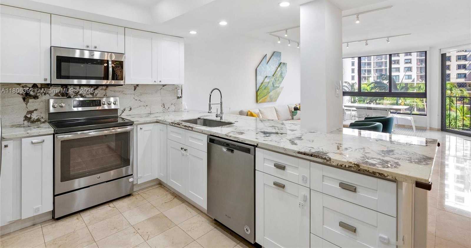 Small Image of 520 BRICKELL KEY DR #A604, Miami Number 3