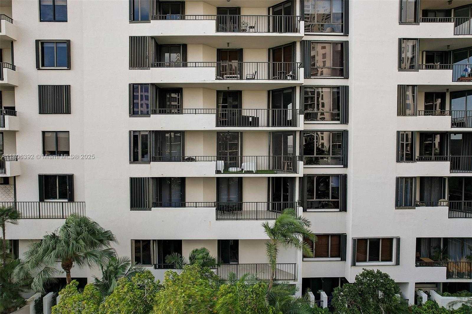 Small Image of 520 BRICKELL KEY DR #A604, Miami Number 33