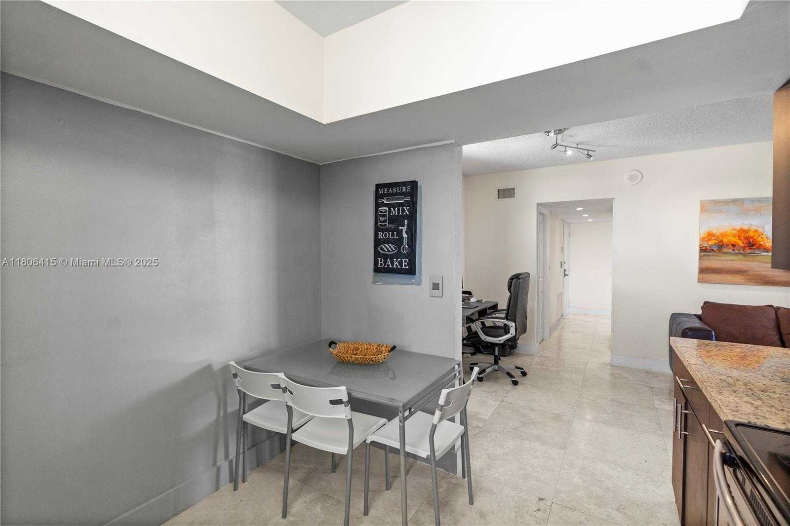 Small Image of 18181 NORTH EAST 31ST CT #PH07, Aventura Number 11