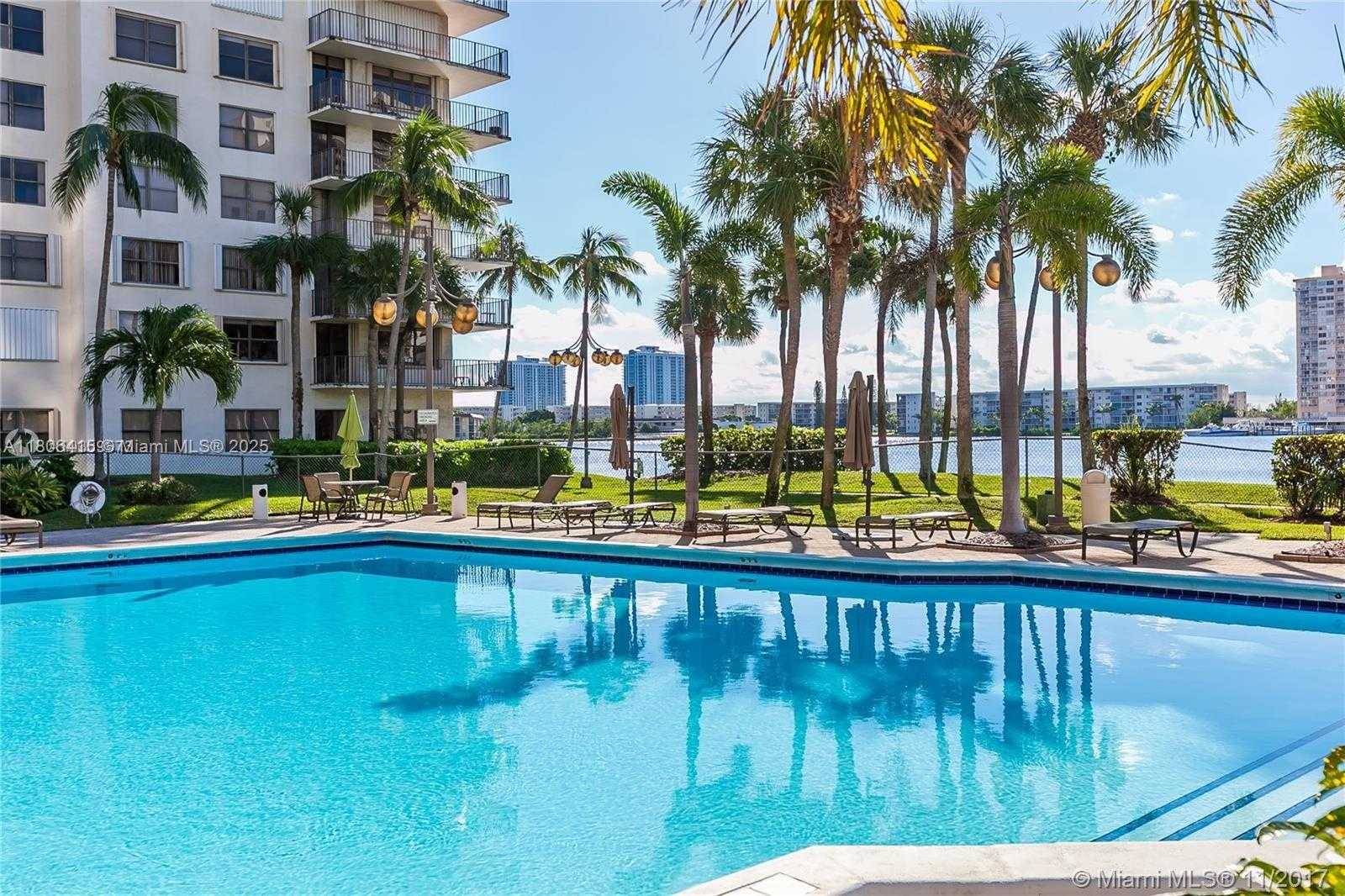 Small Image of 18181 NORTH EAST 31ST CT #PH07, Aventura Number 29
