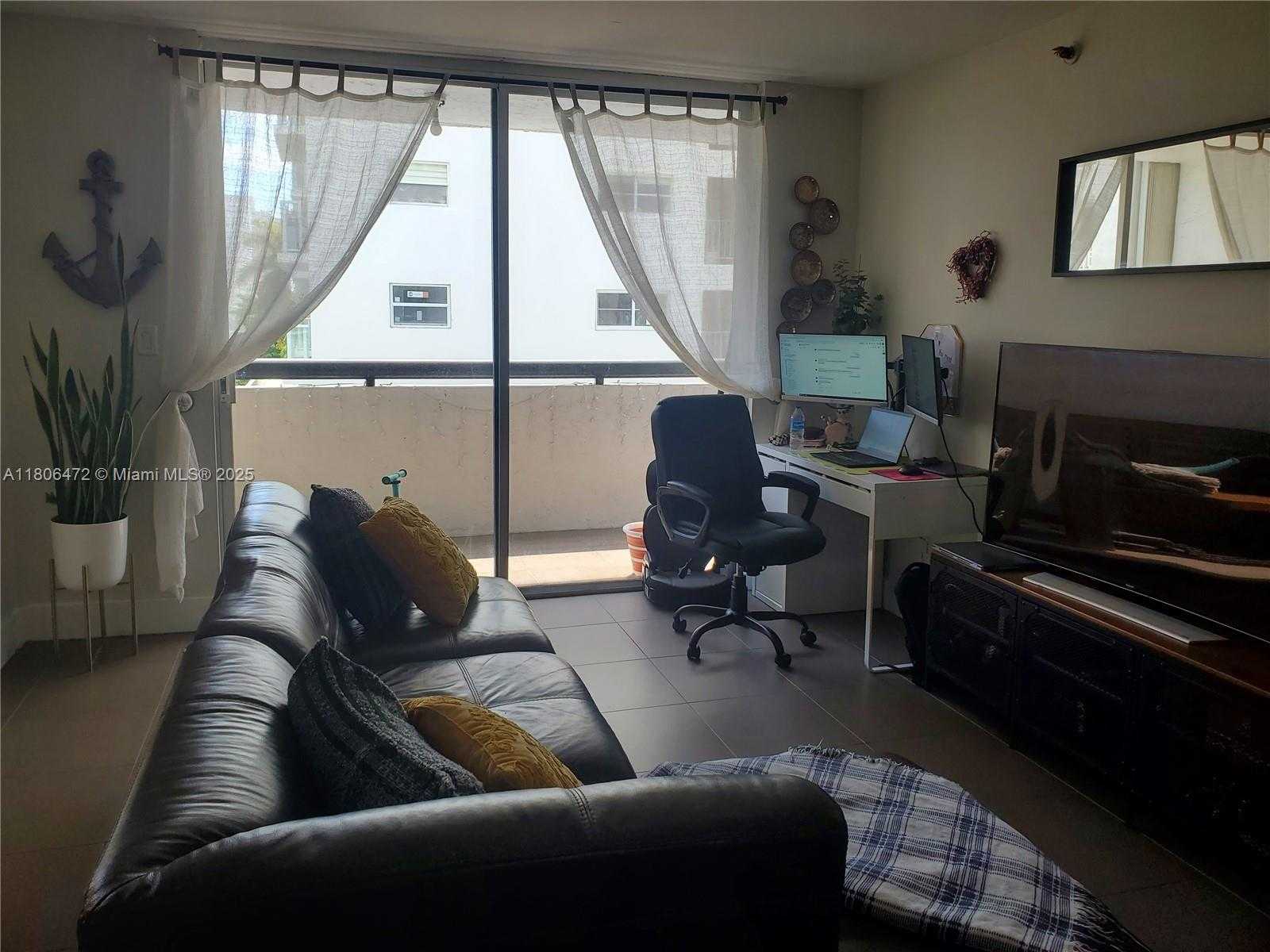 Small Image of 1775 WASHINGTON AVE #4A, Miami Beach Number 3