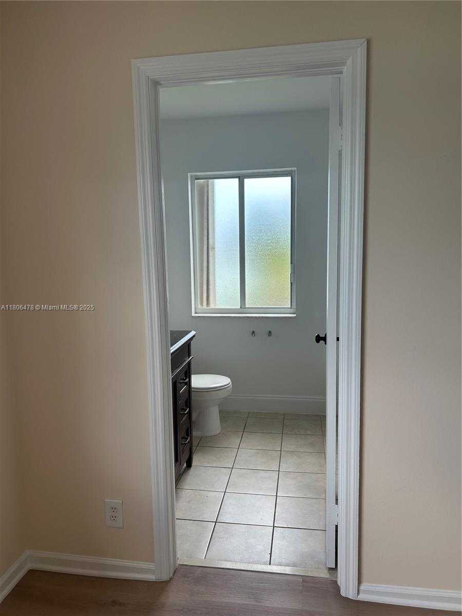 Small Image of 17479 SOUTH WEST 140TH CT, Miami Number 10