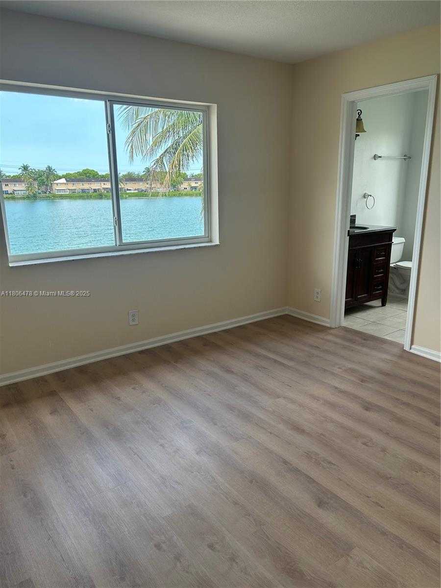 Small Image of 17479 SOUTH WEST 140TH CT, Miami Number 13