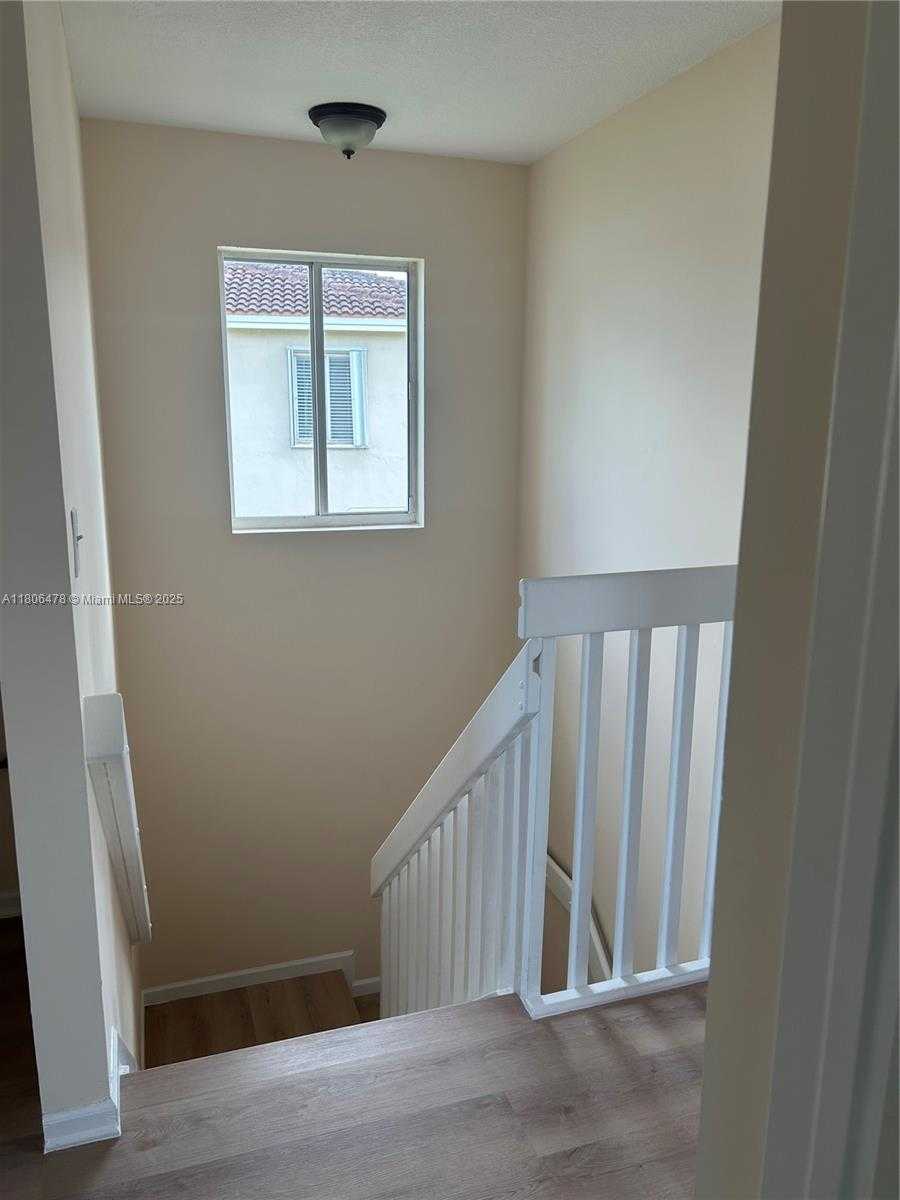 Small Image of 17479 SOUTH WEST 140TH CT, Miami Number 3