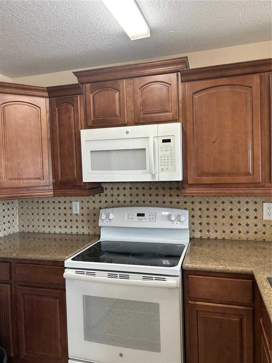Small Image of 17479 SOUTH WEST 140TH CT, Miami Number 5