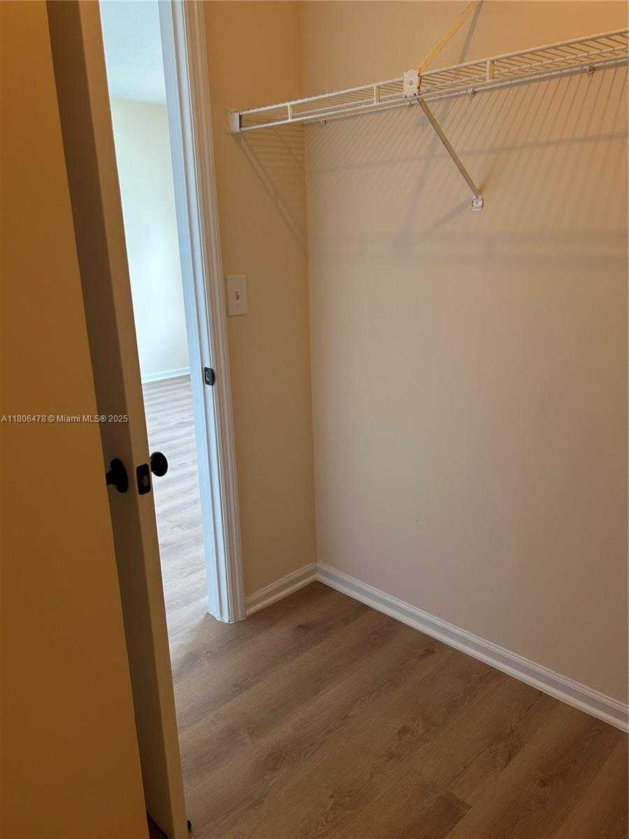Small Image of 17479 SOUTH WEST 140TH CT, Miami Number 7