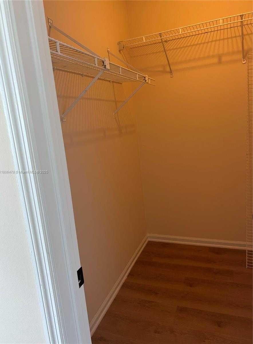 Small Image of 17479 SOUTH WEST 140TH CT, Miami Number 8