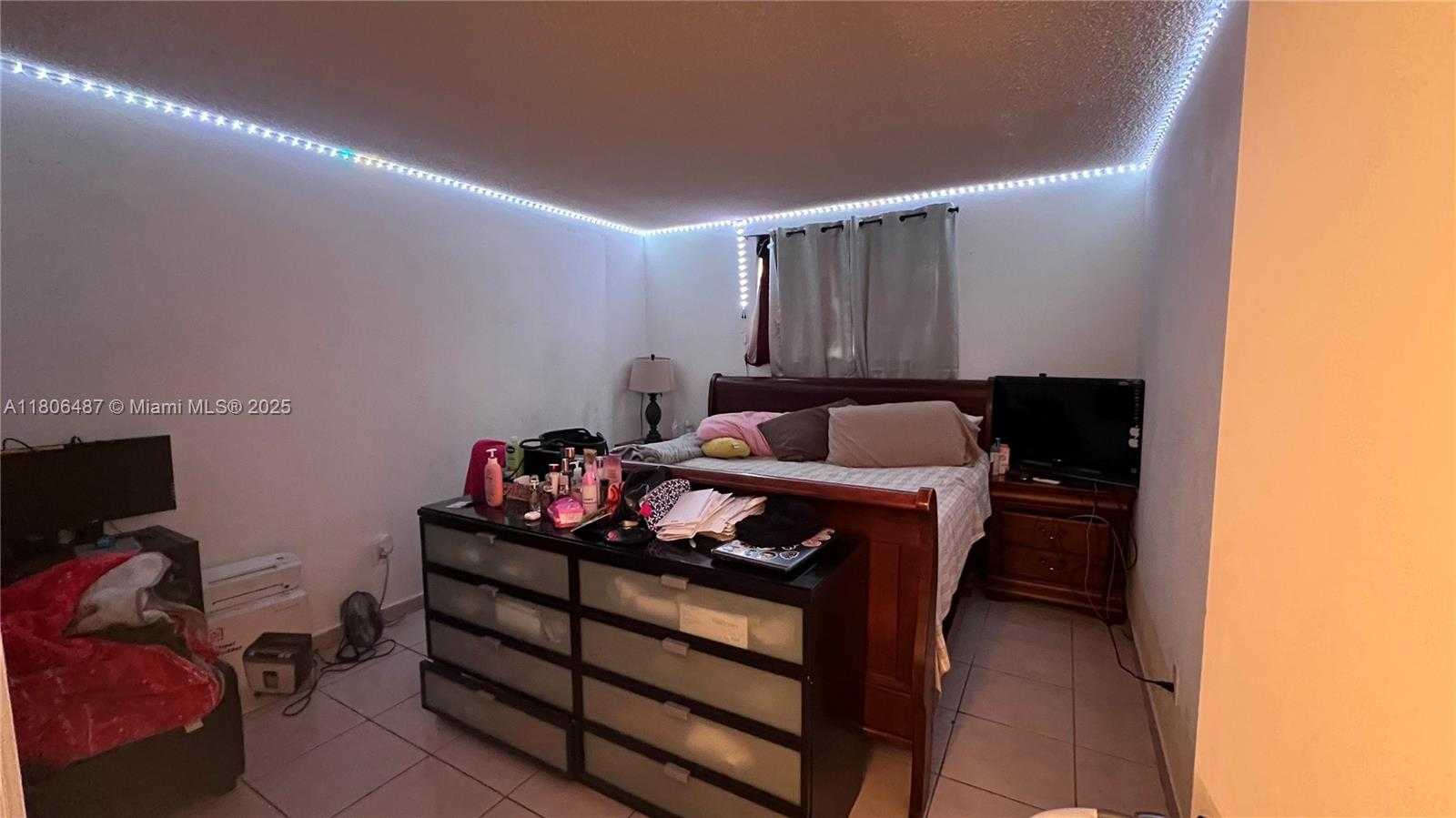 Small Image of 606 W 81st St, Hialeah, FL 33014, USA Number 10
