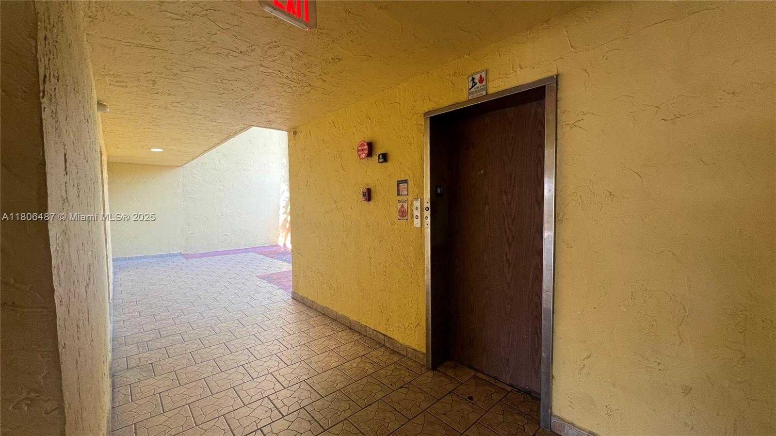 Small Image of 606 W 81st St, Hialeah, FL 33014, USA Number 12