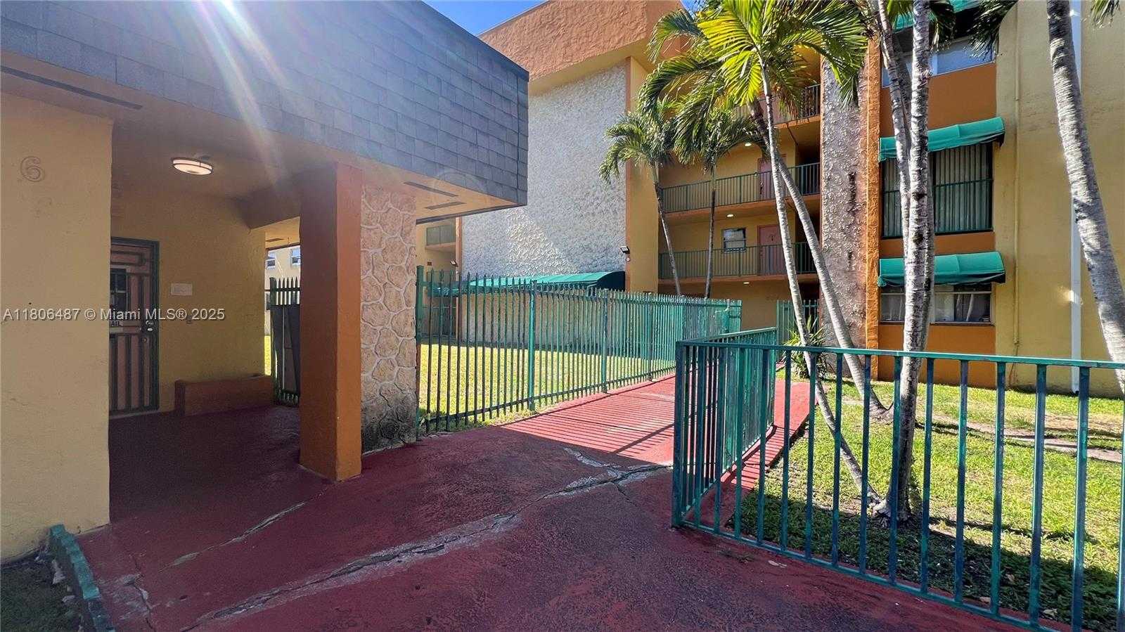 Small Image of 606 W 81st St, Hialeah, FL 33014, USA Number 2