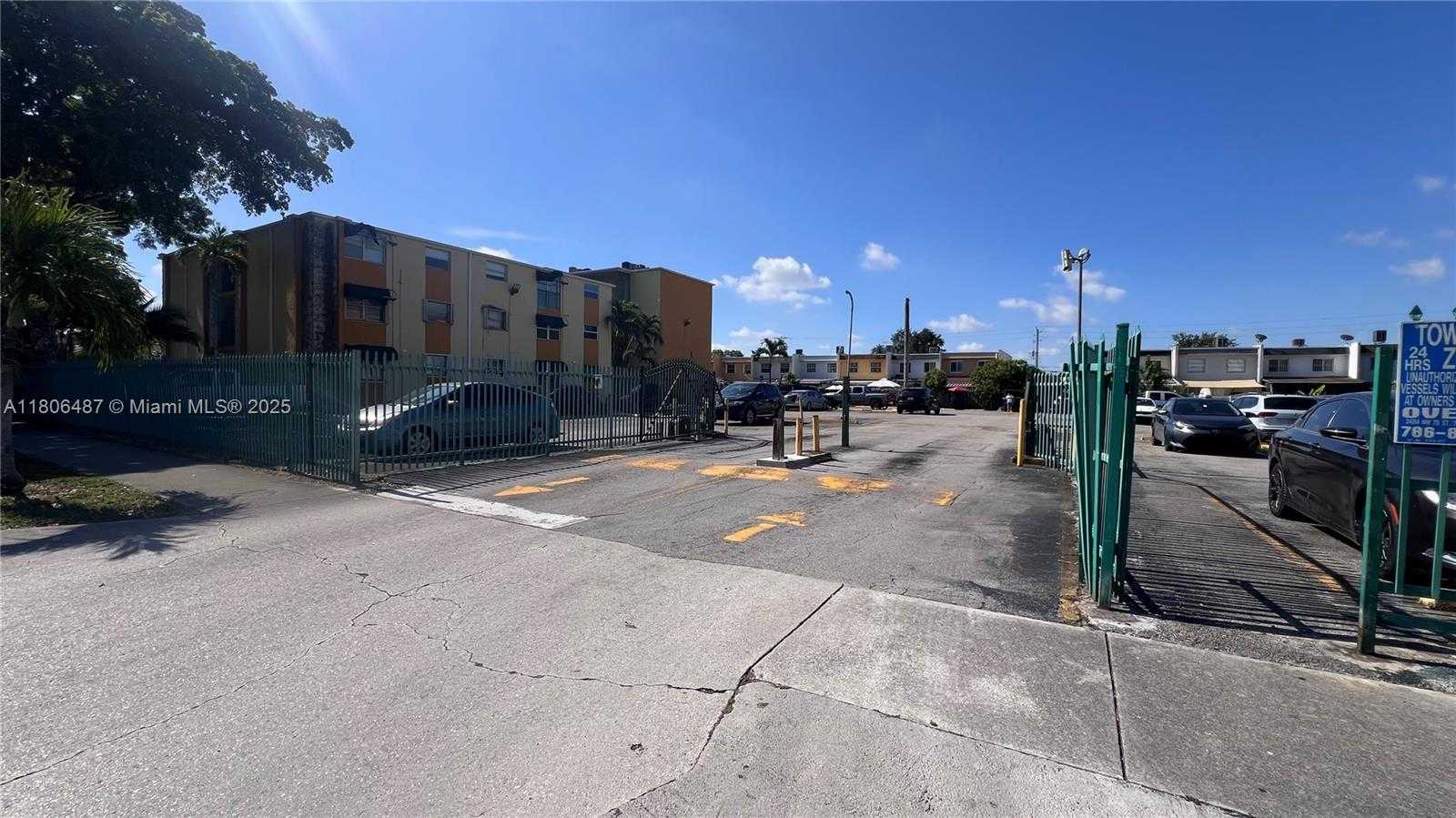 Small Image of 606 W 81st St, Hialeah, FL 33014, USA Number 5