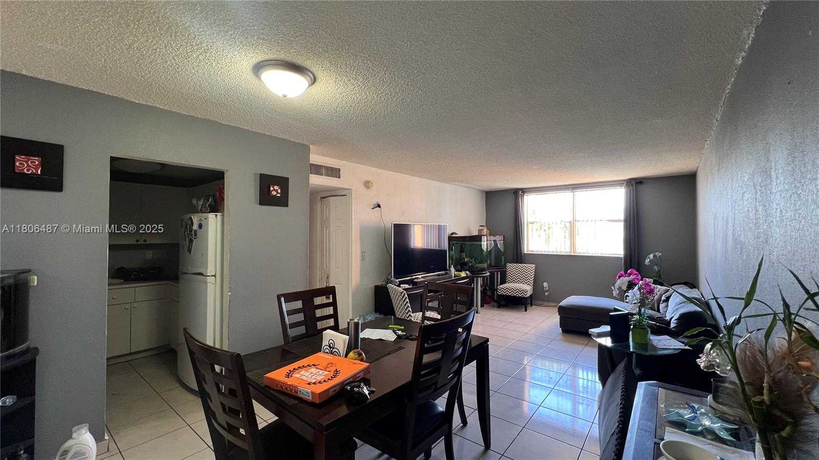 Small Image of 606 W 81st St, Hialeah, FL 33014, USA Number 6