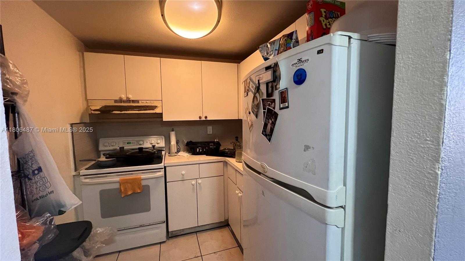 Small Image of 606 W 81st St, Hialeah, FL 33014, USA Number 8