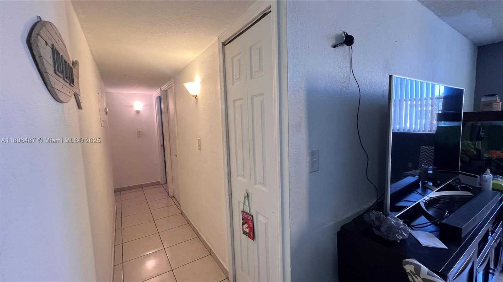Small Image of 606 W 81st St, Hialeah, FL 33014, USA Number 9