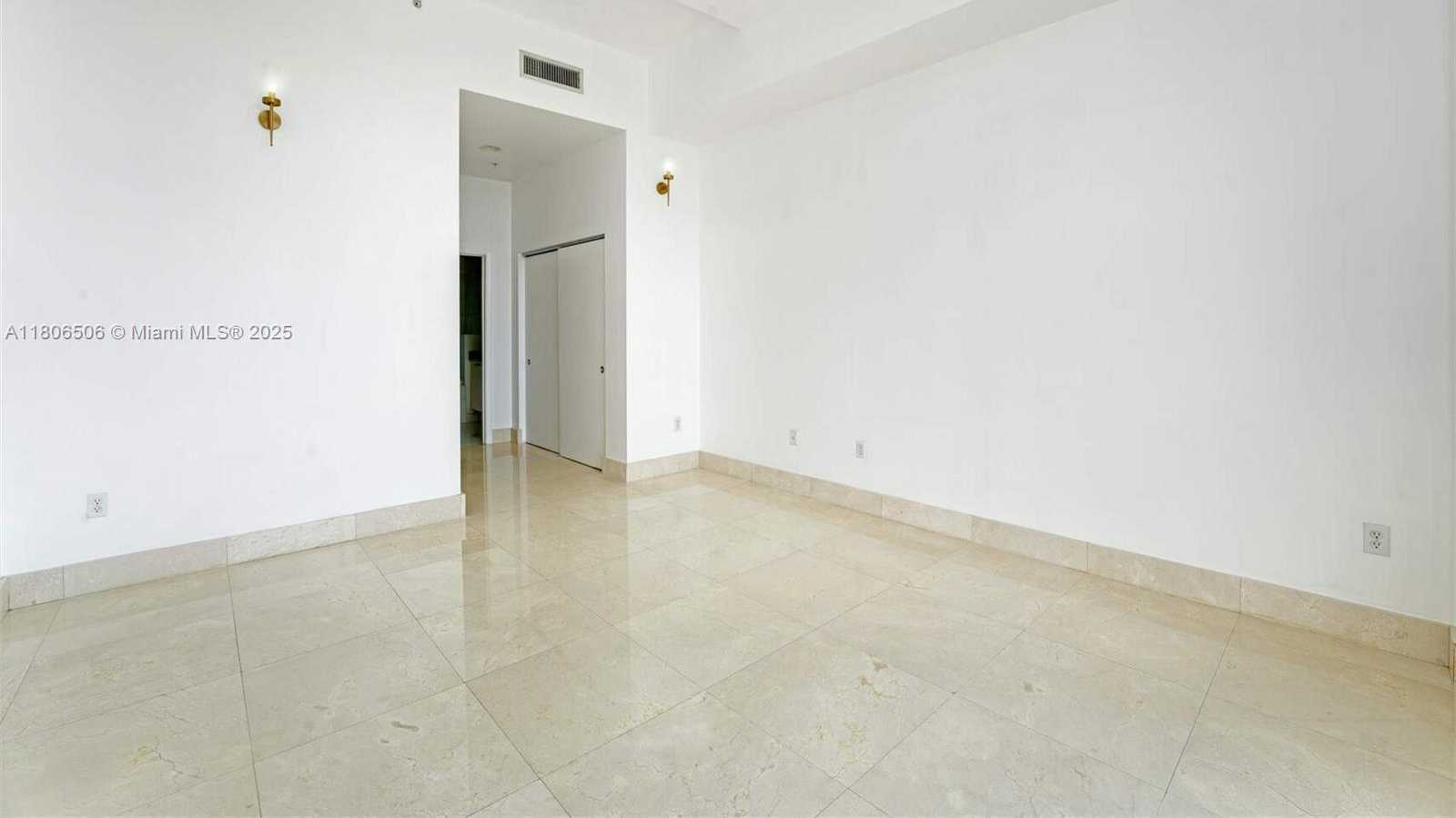 Small Image of 2001 MERIDIAN AVE #516, Miami Beach Number 10