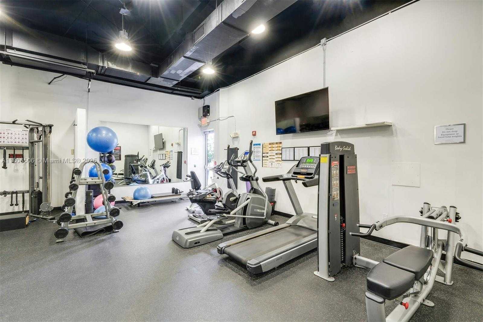 Small Image of 2001 MERIDIAN AVE #516, Miami Beach Number 26