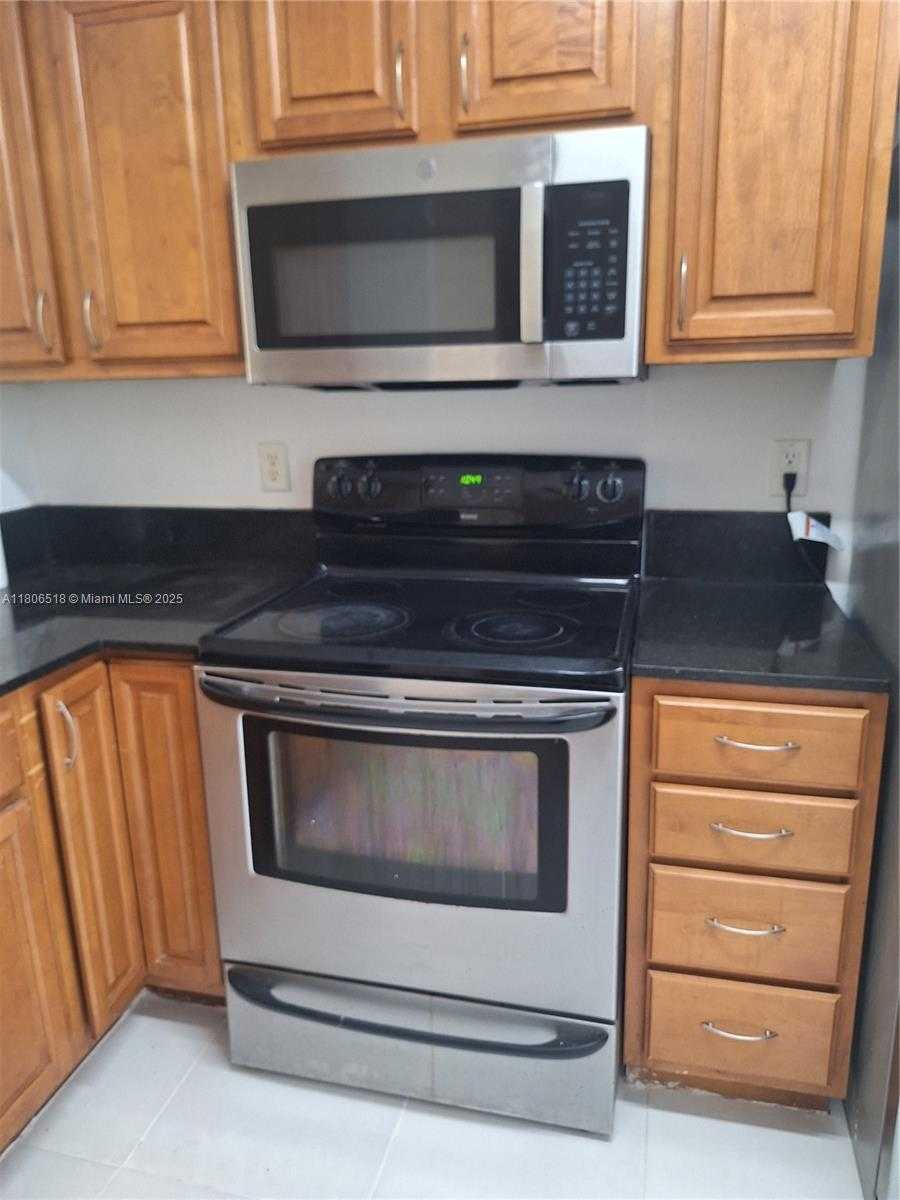Small Image of 6621 WINFIELD BLVD #1, Margate Number 10