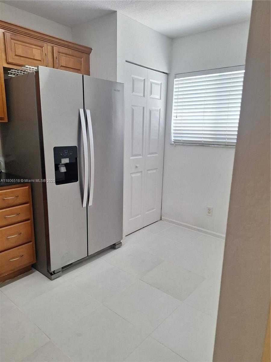 Small Image of 6621 WINFIELD BLVD #1, Margate Number 11