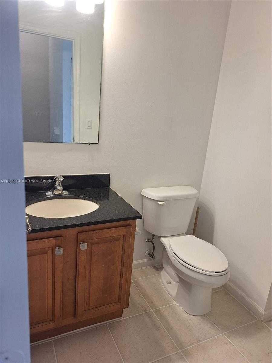 Small Image of 6621 WINFIELD BLVD #1, Margate Number 13